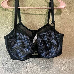 Cacique Black and Blue Underwire Bra with Elegant Design